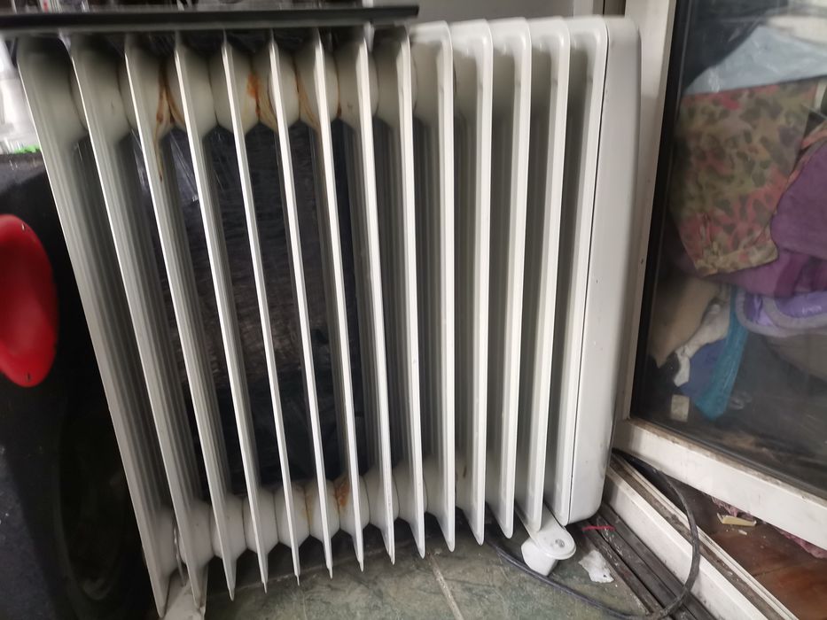 Calorifer electric cu ulei cu 14 elemenți perfect funcțional