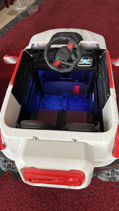 Детские машины двухместные 2штук