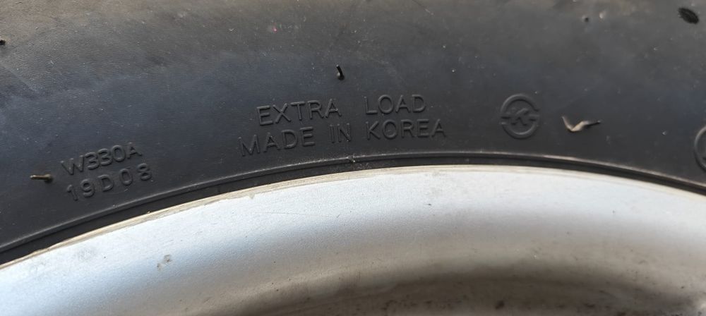 Roți iarnă complet VW Touareg 235/65/17 st. f. bună DOT 2422 Hankook