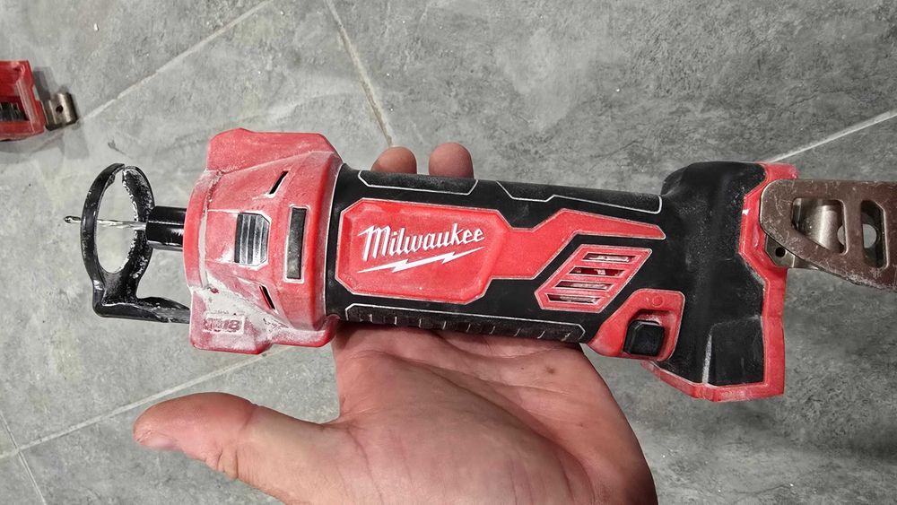 Milwaukee 2627-20 M18 18V Compact Cordless Drywall Cut Out Tool