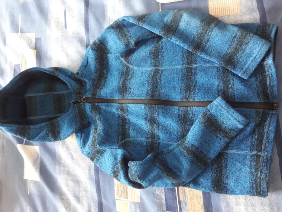 Продавам анцузи, жилетка и пухен суитчър