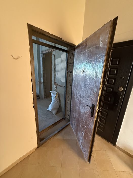 Продается входная дверь