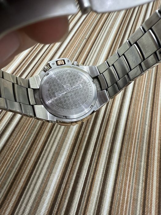 Продам часы Jacque Lemans 1-1377 в идеальном состоянии