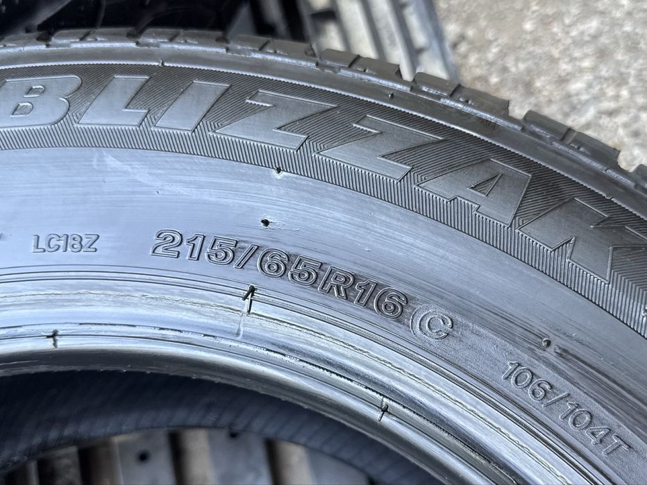 2бр.ЗИМНИ ГУМИ Bridgestone 215/65/16C DOT1524 за бус Sprinter,Crafter