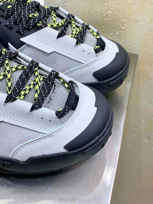 Продавам нови мъжки маратонки Nike sacai x Zegamadome Matte Silver Tour Yellow