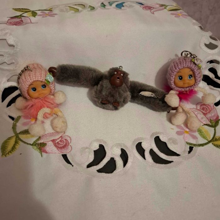 Детски кукли и висулка