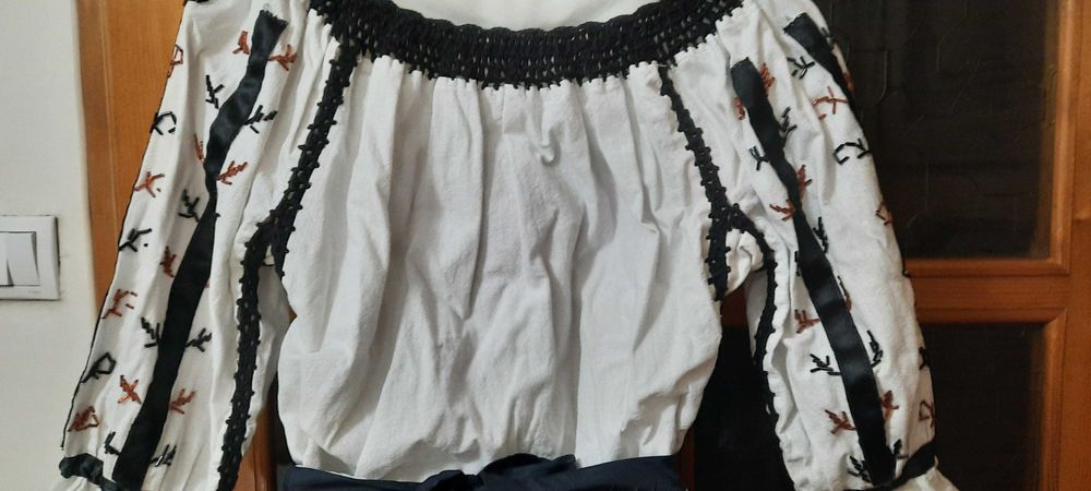 Costum popular, 3 piese, Ardeal, mărimea 38-40, lungime totala 102 cm