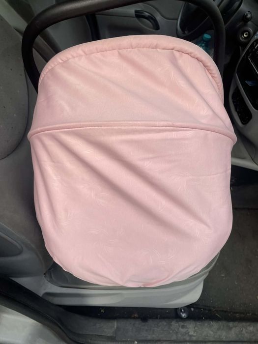 столче за кола за новородено