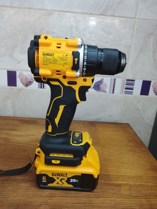 Autofiletanta DeWalt cu o baterie de 6 a NOU