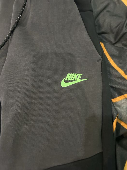 Nike Tech.