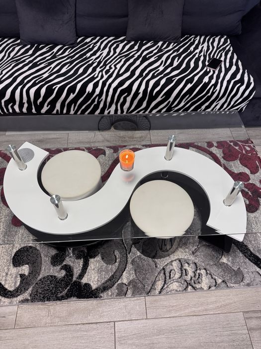 Masuta cafea cu doi tambureti