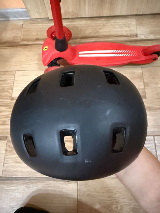 Баланс колело Lionelo, Тротинетка Ferrari + Каска BTWIN