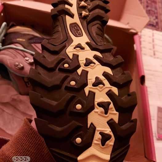 Bocanci drumeție damă nr 37 NOU waterproof CMP