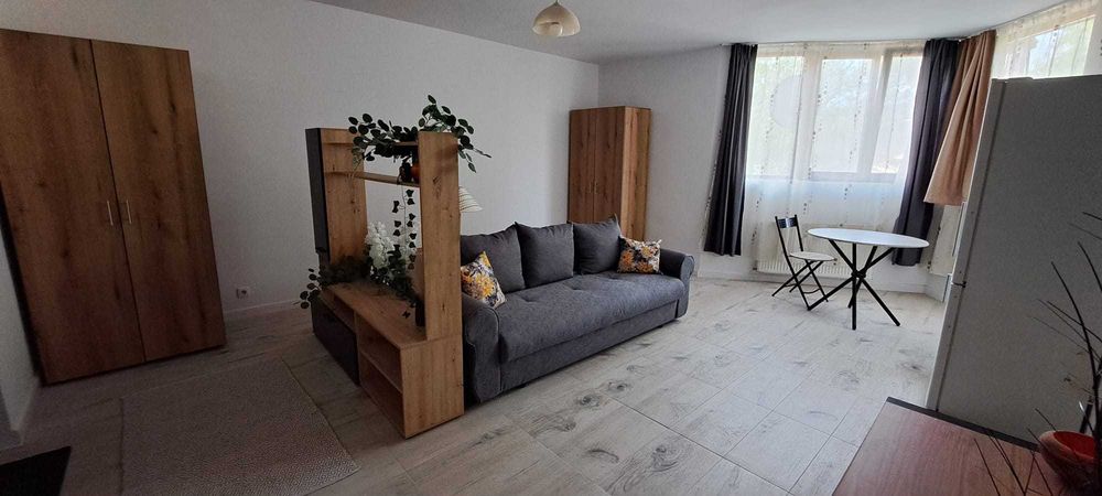 Închiriez apartament