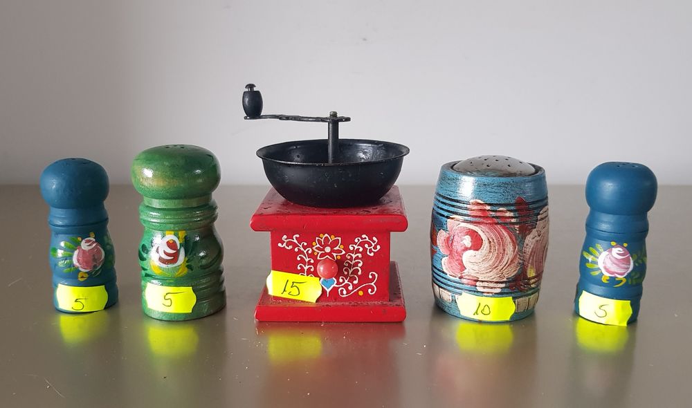 Râsnite/solnițe  vechi din lemn pictate manual