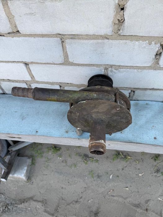 Водяной насос  со шкивом