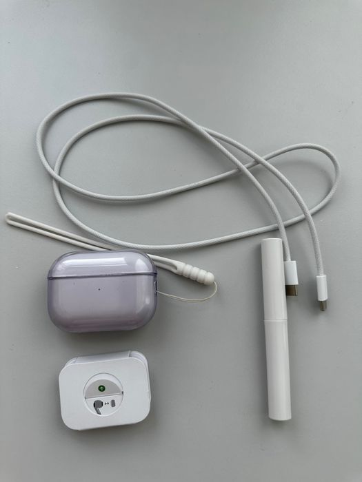 Apple AirPods Pro 2nd generation with Wireless MagSafe Charging Case