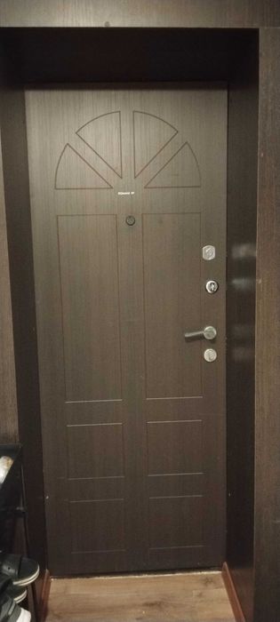 Продам входную дверь