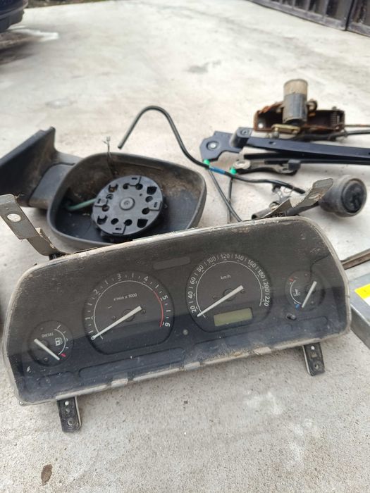 vând macara geam land rover