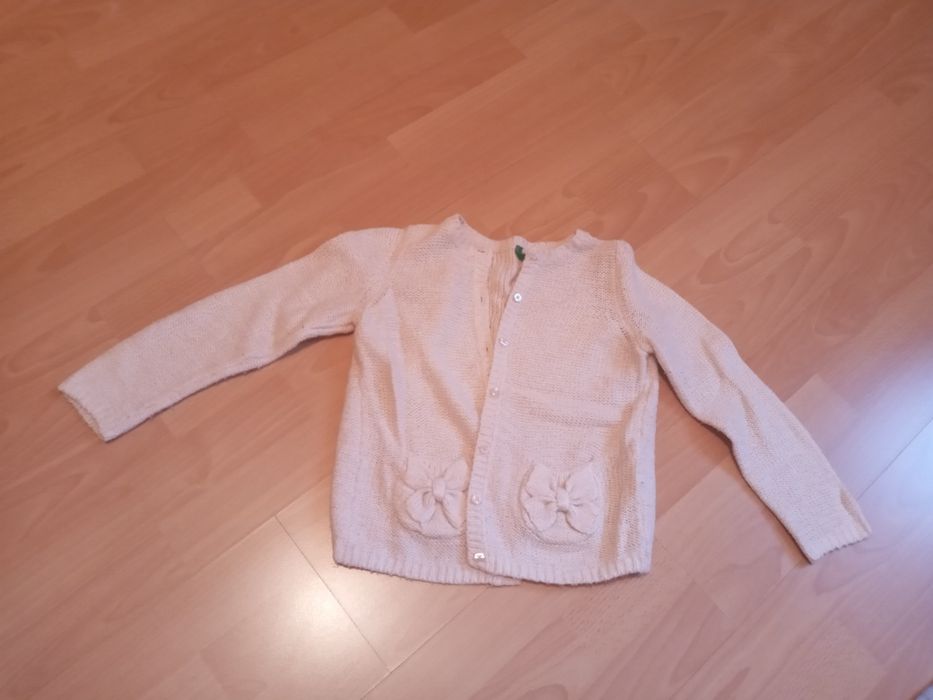 Продам свитера на девочку от 4 до 8 лет