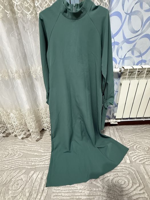 Rangi Yashil bejirim tikilgan chiroyli juda kam kiyilgan