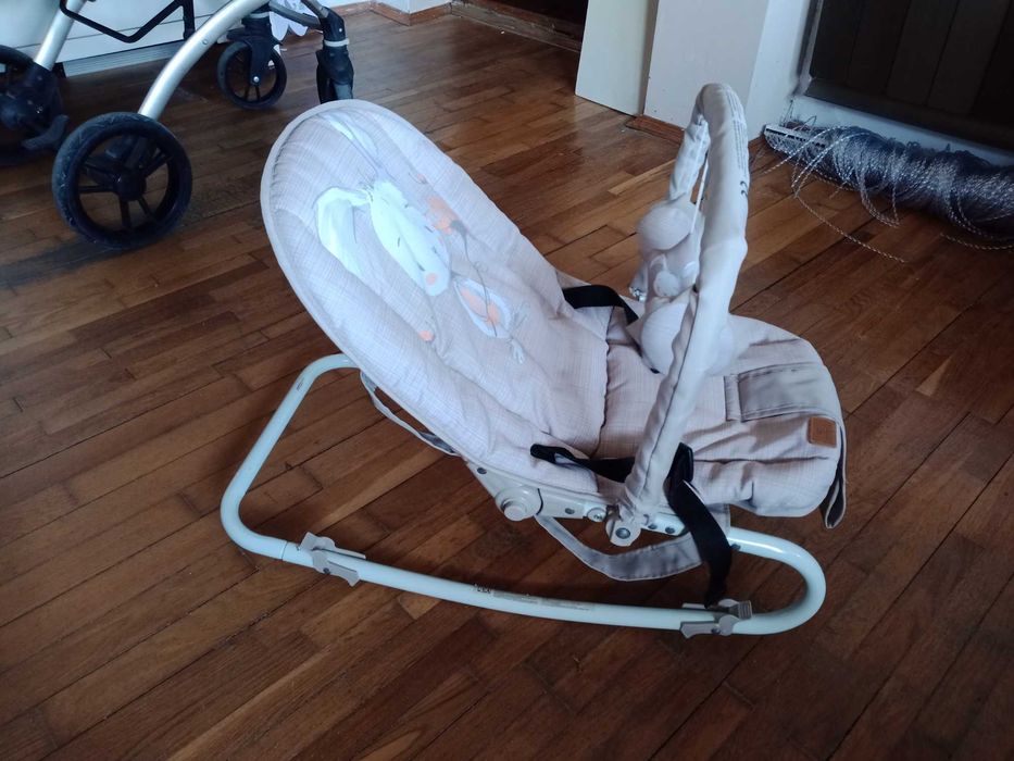 Бебешки шезлонг - люлеещ се стол - бебешка люлка