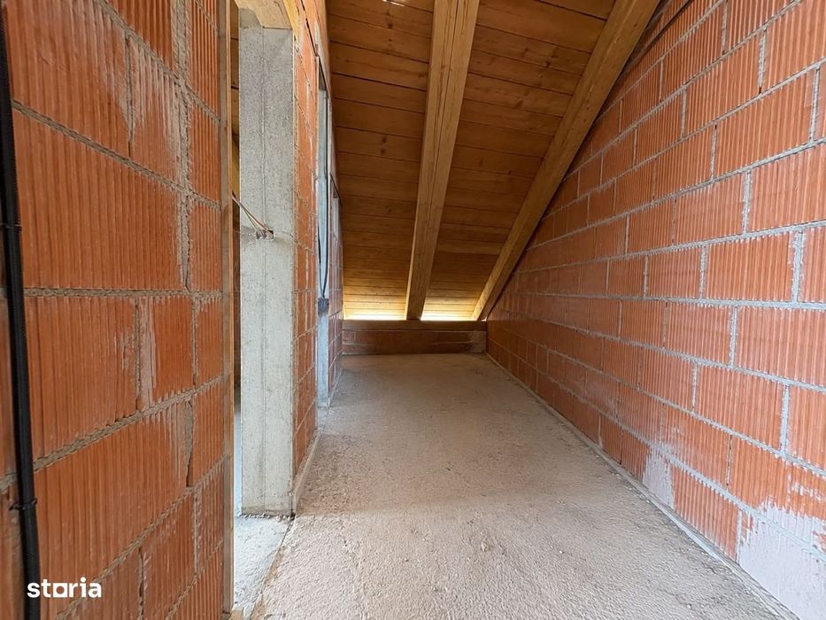 Casă la roșu de vânzare | 182 mp utili | Teren 550 mp