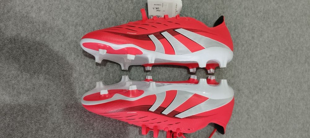 Ghete fotbal Adidas Predator