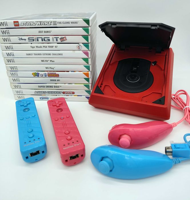 Пълен Комплект Nintendo Wii Mini за двама играчи + над 100 игри