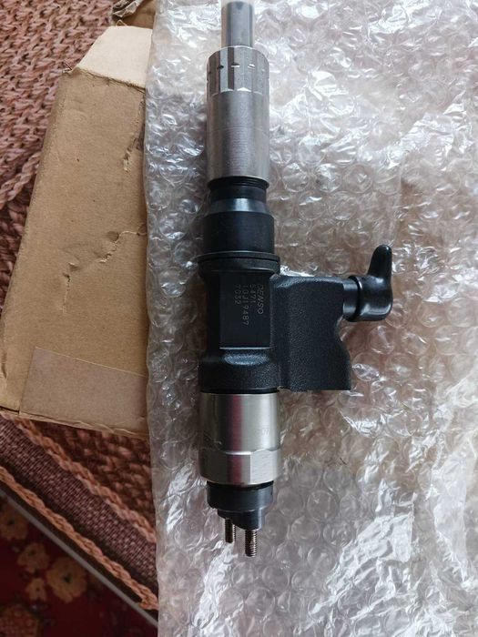 4бр Нови оригинални дюзи ISUZU