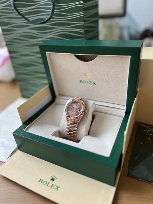 Rolex Day-Date Rose Gold 36 mm - дамски модел.