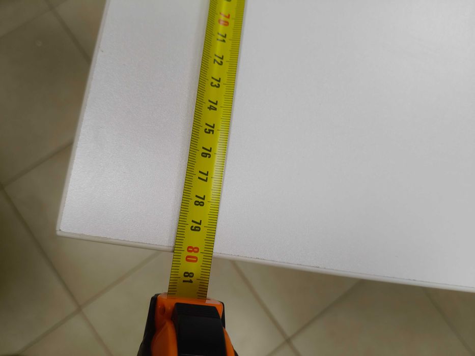 Регулируема работна  маса