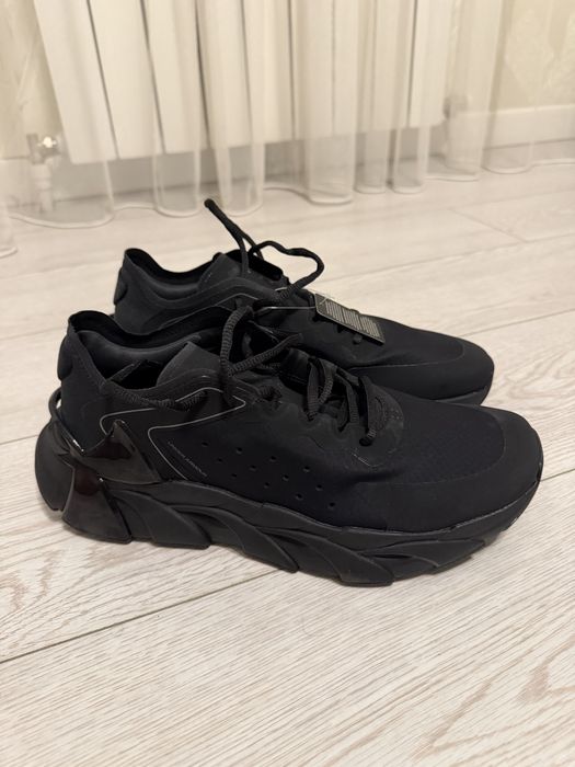 Мужские черные кроссовки Under Armour