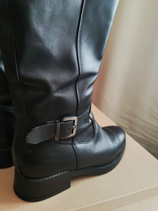 Класически дамски кожени ботуши