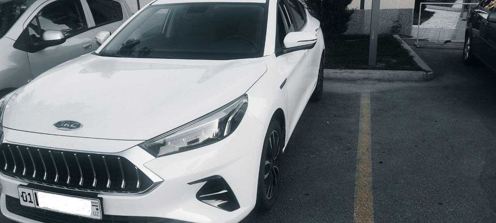 Автомобиль Jac J7