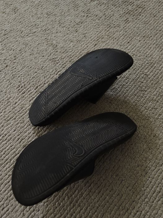 Nike slides 42.5
