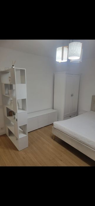 Închiriez  apartament 1 cameră, 42 m2, etaj 1. Central!
