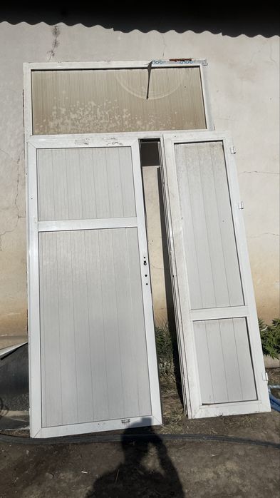 Продам пластиковый дверь