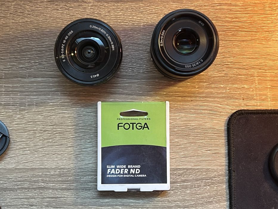 Sony ZV-E10+doua carduri cadou+ sony 35 1.8 OSS (separat)