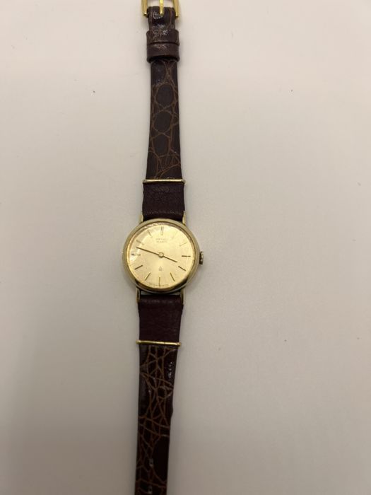 Златен часовник Seiko