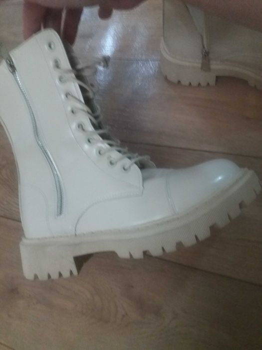 Женские ботинки полусапожки 35 размер белые новые
