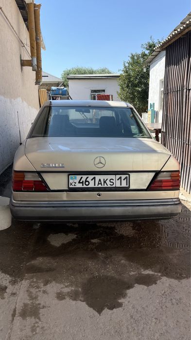 Жеңіл көлік mercedes 230E