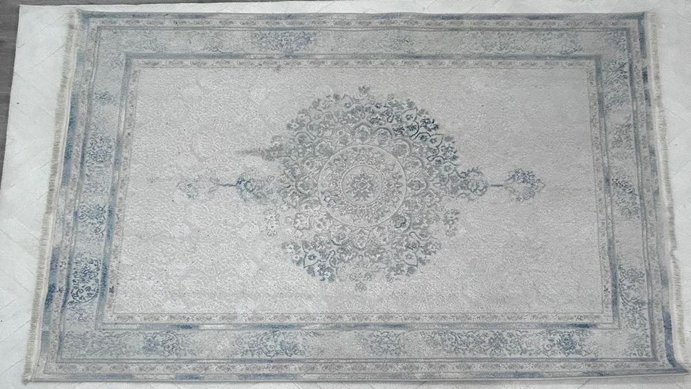 Продам ковёр 230×150. Цена 10000 тенге.