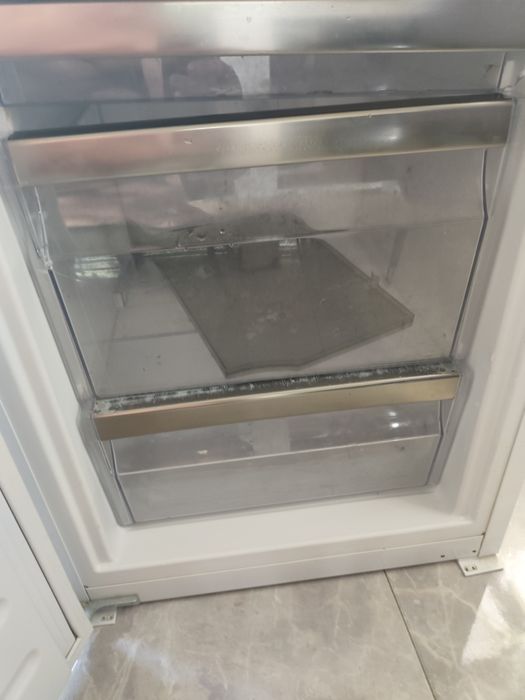 Хладилник за вграждане Whirlpool 6 Sense