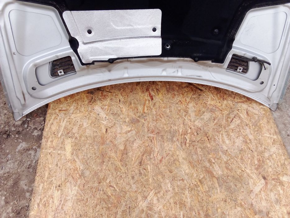 Капот на Мерседес W203