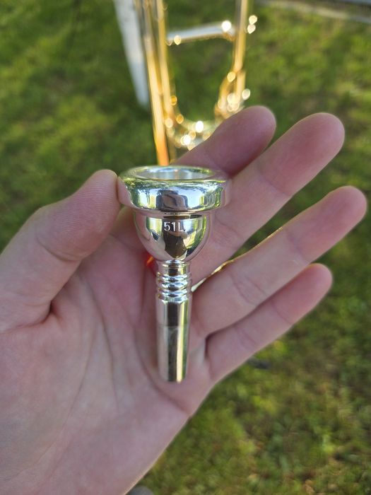 Trombon tug Roy Benson ca nou