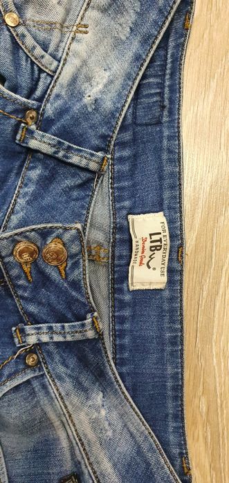 Джинсы женские .