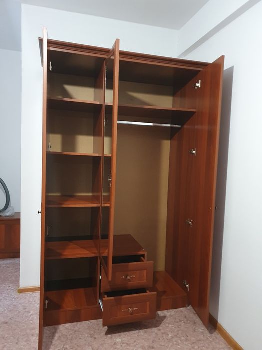 Продам Шкаф , тумбочка