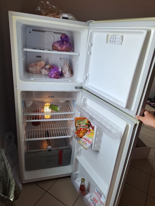 Холодильник с хорошим состояние