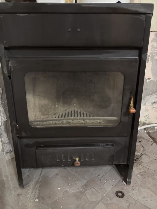 Камина с водна риза ,помпа и 4 радиатора